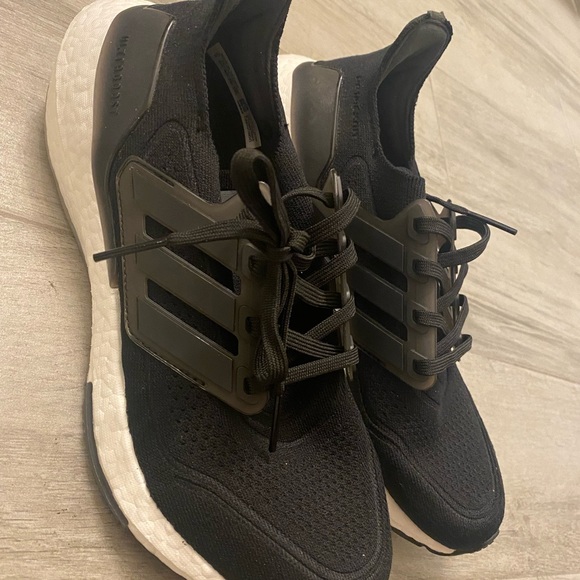 Adidas Ultraboost 21 - Picture 3 of 4